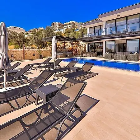 In Sleeps 10 With Pool Air Con And Wifi *