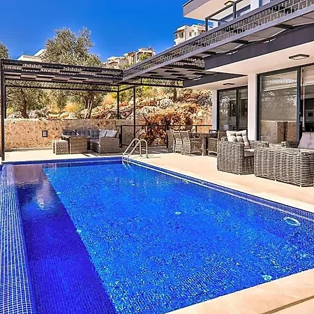 Villa In Sleeps 10 With Pool Air Con And Wifi *