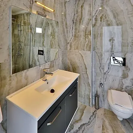 In Sleeps 10 With Pool Air Con And Wifi Villa