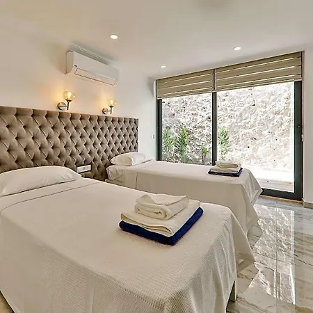In Sleeps 10 With Pool Air Con And Wifi Villa *