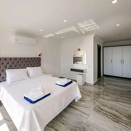 In Sleeps 10 With Pool Air Con And Wifi Villa