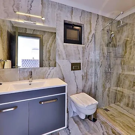 Villa In Sleeps 10 With Pool Air Con And Wifi *