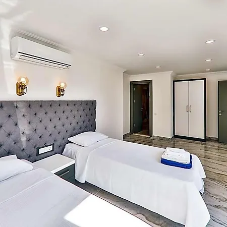 In Sleeps 10 With Pool Air Con And Wifi Villa